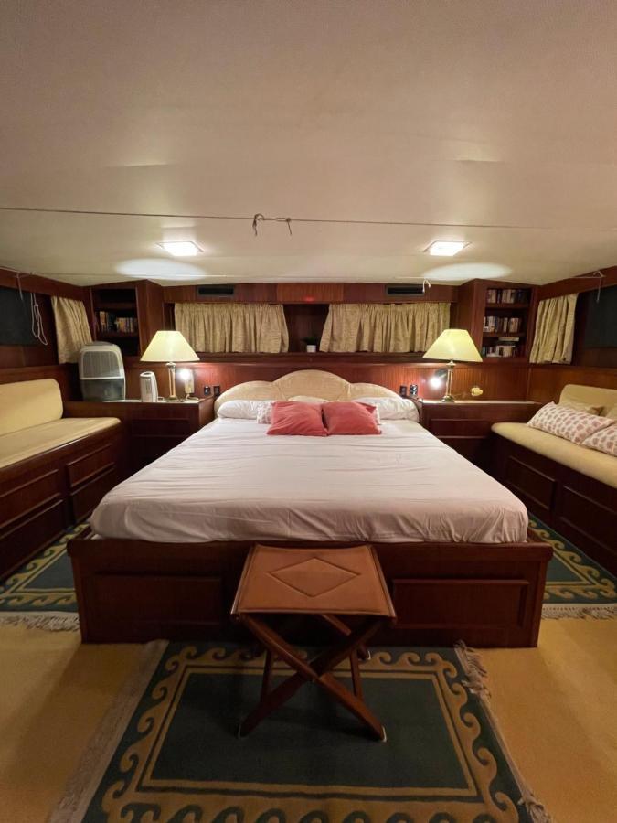 Hotel Yacht Our Alissa Sant Adrià de Besòs Esterno foto