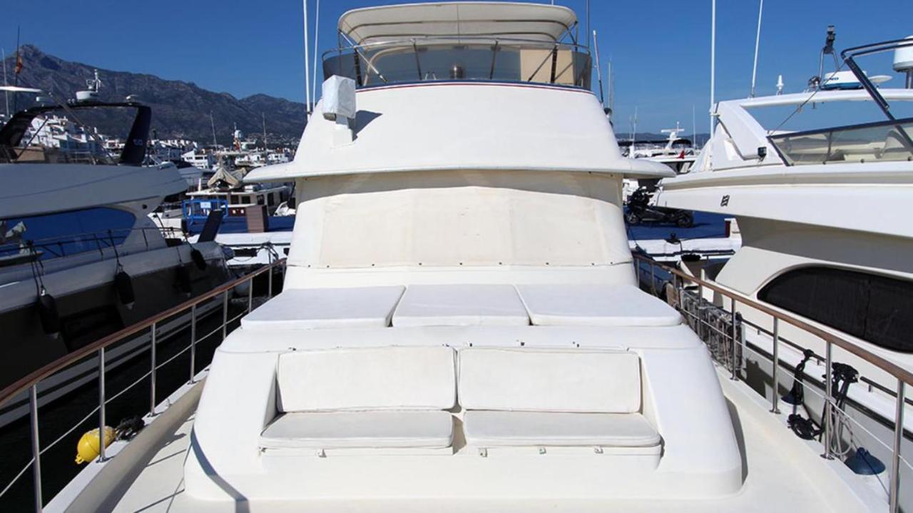 Hotel Yacht Our Alissa Sant Adrià de Besòs Esterno foto