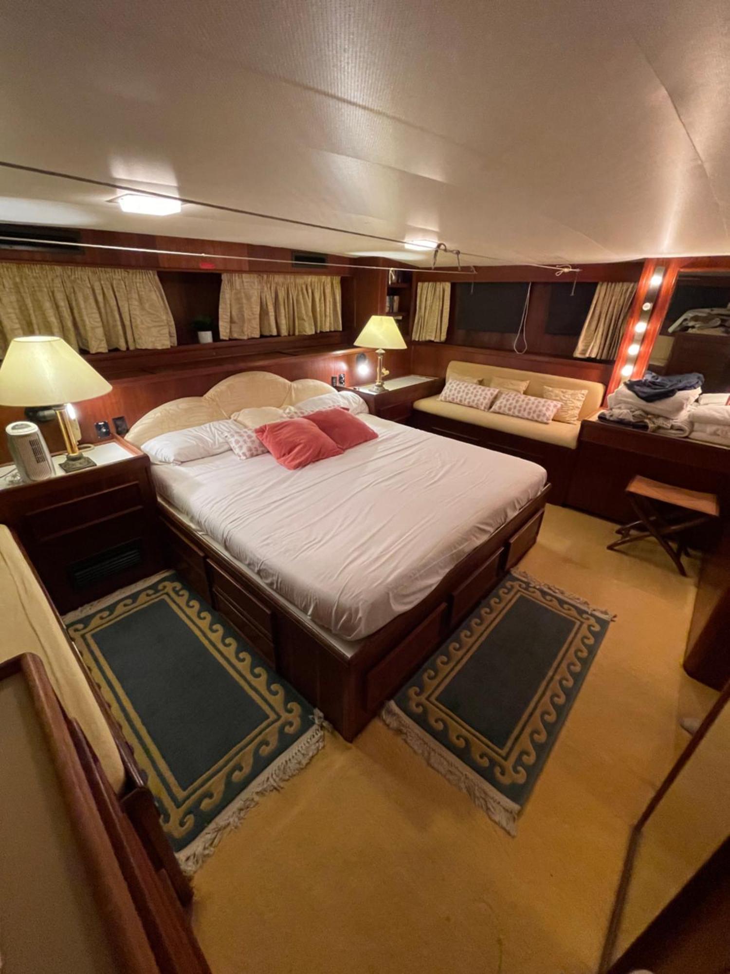 Hotel Yacht Our Alissa Sant Adrià de Besòs Esterno foto